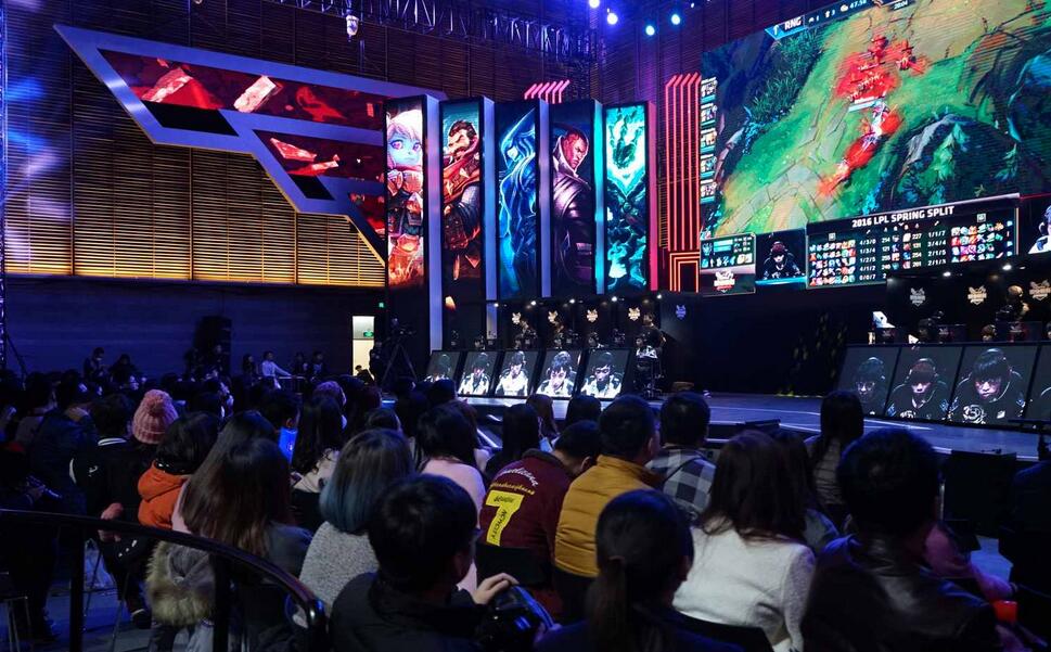 九游体育下载-包含电竞主题餐厅探店：边吃边看LPL比赛的词条