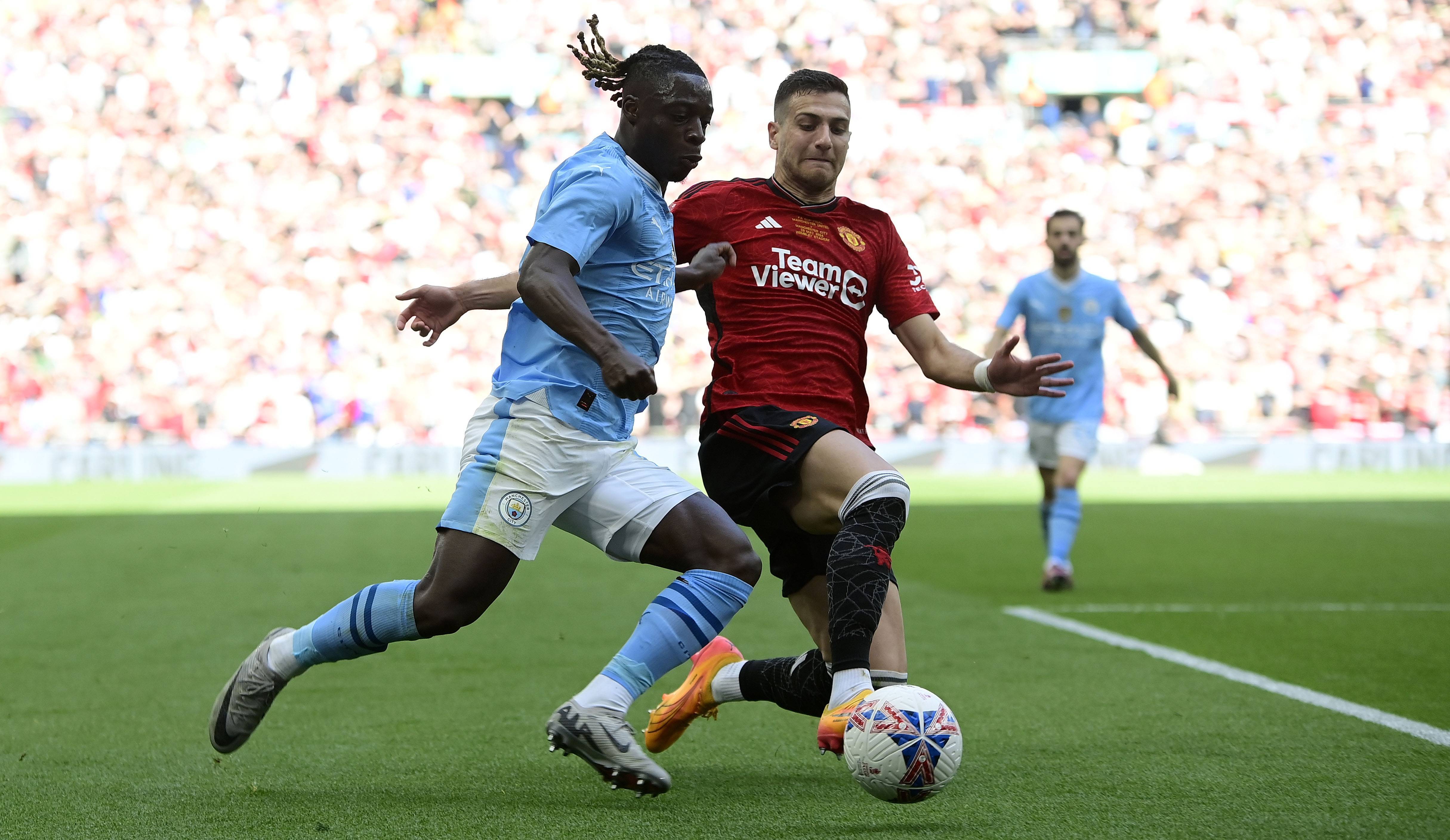 曼联更衣室风波不断，滕哈赫还能稳住局面？的简单介绍