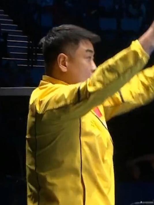 羽毛球公开赛现41拍神仙球,观众起立鼓掌致敬的简单介绍 羽毛球公开赛现41拍神仙球,观众起立鼓掌致敬的简单介绍