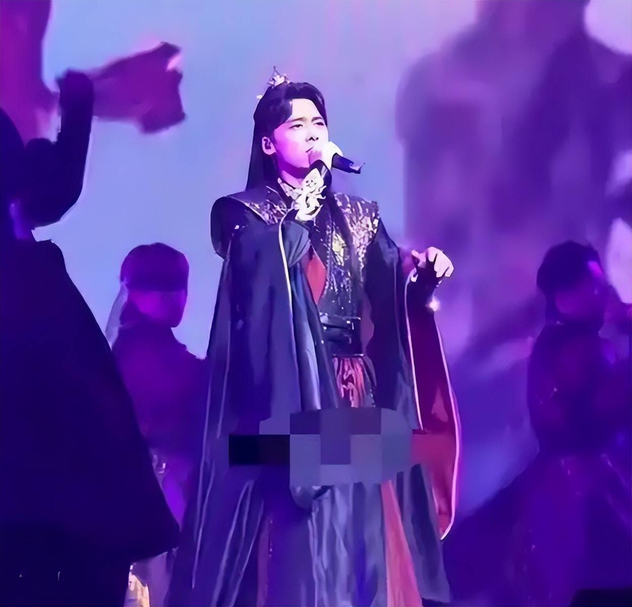 《Uzi复出风波：粉丝支持与质疑并存》