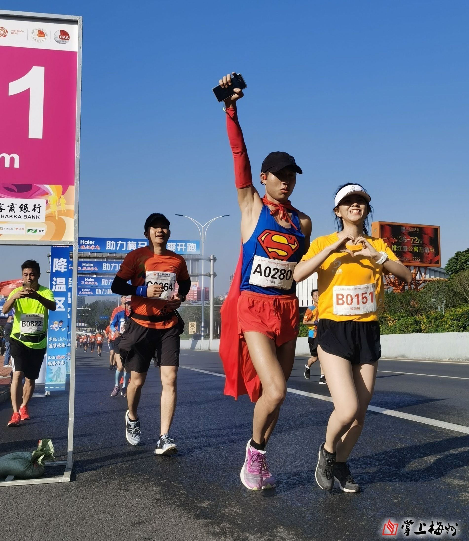 球员打架现场全记录(严肃+娱乐)的简单介绍 球员打架现场全记录(严肃+娱乐)的简单介绍