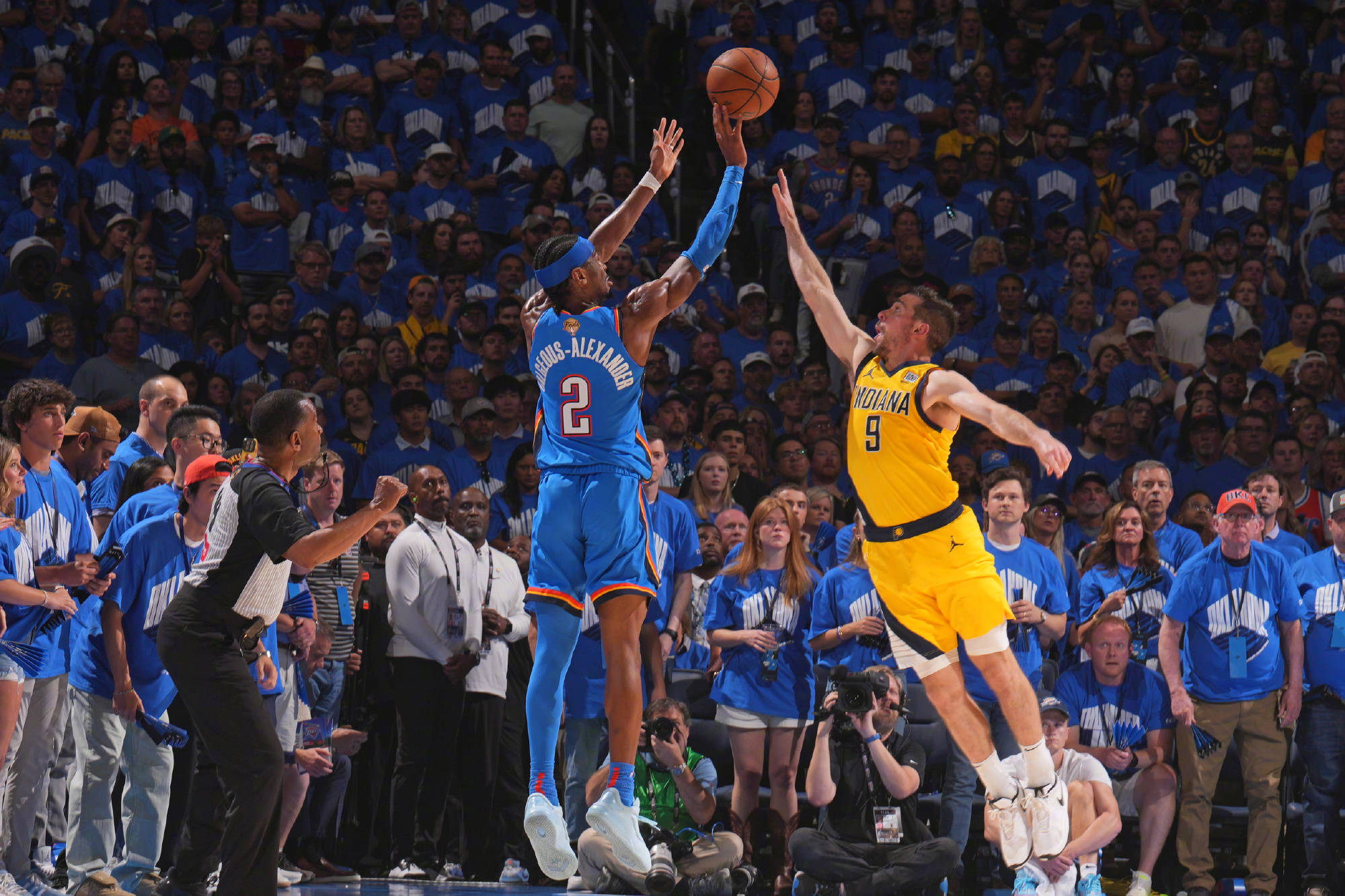 亚历山大40+5+5,雷霆新王冲击MVP 亚历山大40+5+5,雷霆新王冲击MVP