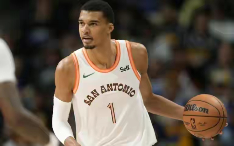 马刺新星文班亚马砍下赛季最高分！的简单介绍